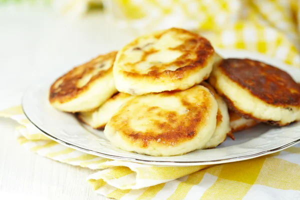 Cottage cheese pancakes with raisin — Stock Photo, Image