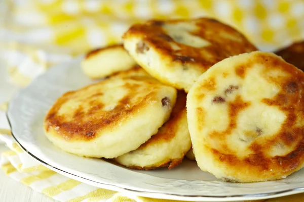 Quark-Pfannkuchen mit Rosinen — Stockfoto