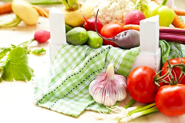 Verduras frescas en una caja — Foto de Stock