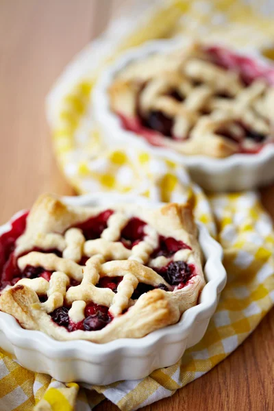 Zelfgemaakte lattice berry taarten — Stockfoto