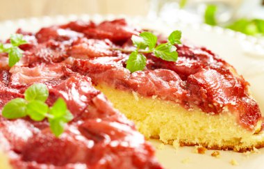 ters Çilekli pasta aşağı