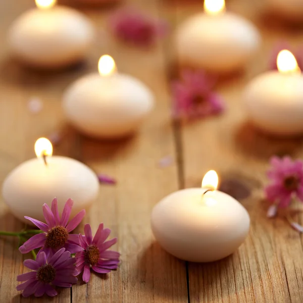 Candele e fiori. Spa — Foto Stock