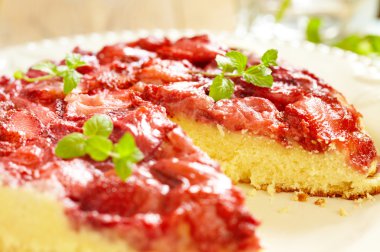 ters Çilekli pasta aşağı