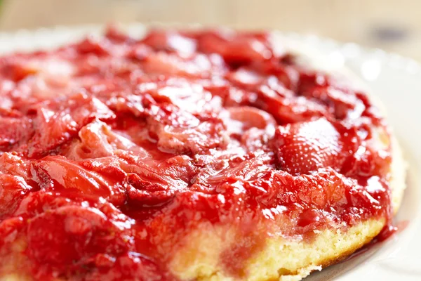 Erdbeerkuchen auf den Kopf gestellt — Stockfoto