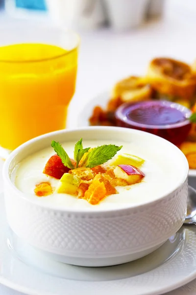 Yoghurt med frukt — Stockfoto