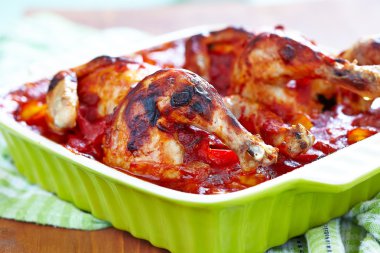 Pişmiş tavuk ve sebze.