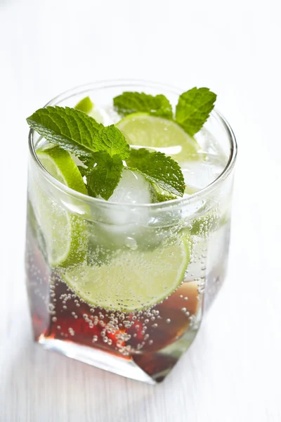 Čerstvý mojito koktejl — Stock fotografie