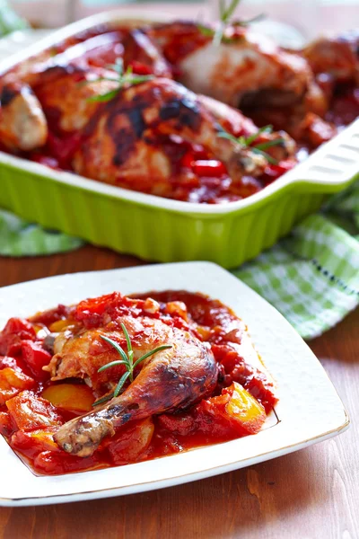 Baked chicken with vegetables — Stock Photo, Image