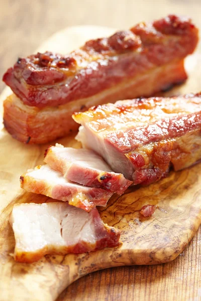 Жареная карамельная свинина — стоковое фото