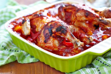 Pişmiş tavuk ve sebze.