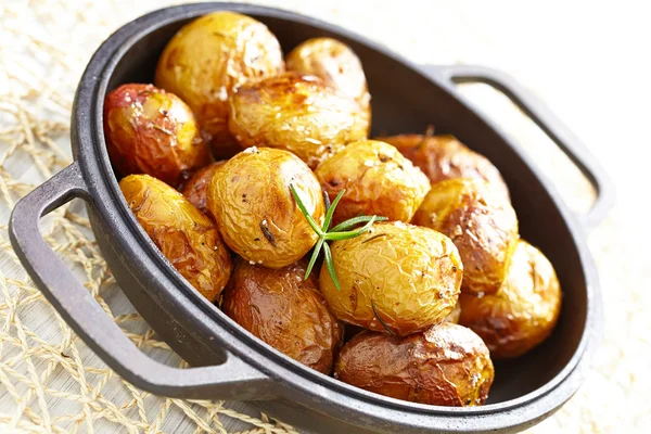 Baked potatoes with rosemary — Stock Photo, Image