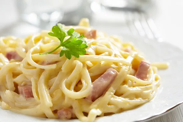 Pasta Carbonara with ham and cheese — Stock Photo, Image