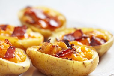 jambon ve peynirli patates cilt