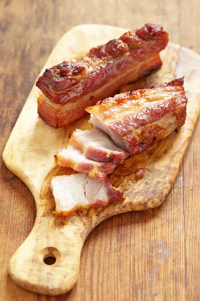 Gebackener Karamell-Schweinebauch — Stockfoto