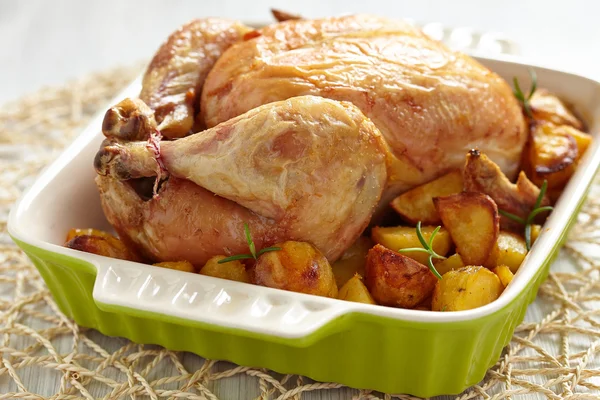 Roasted Chicken with potatos — Stock Photo, Image