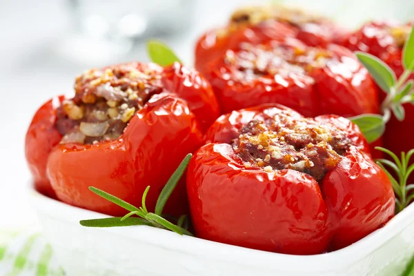 Peperoni ripieni con carne e bulgur — Foto Stock