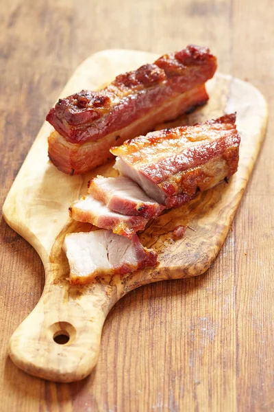 Жареная карамельная свинина — стоковое фото