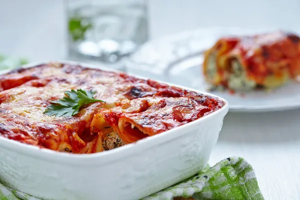 Canneloni met spinazie en ricotta — Stockfoto