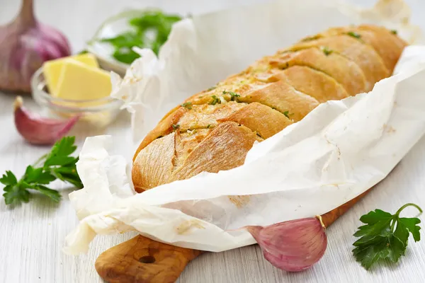 Baked garlic bread with herbs — Stock Photo, Image