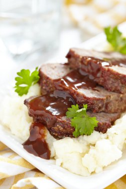 rulo köfte kahverengi sos ile