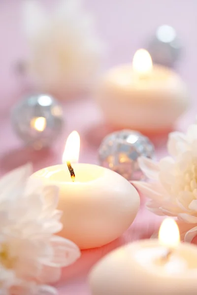Candles and flowers — Stock Photo, Image