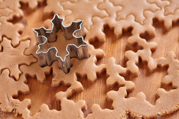 Fazer biscoitos de gengibre para o Natal — Fotografia de Stock