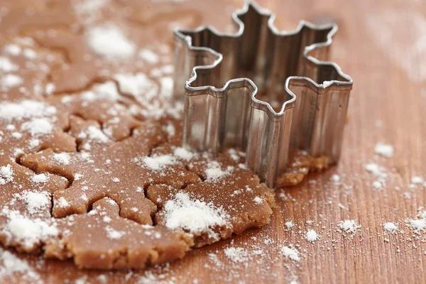 Hacer galletas de jengibre para Navidad —  Fotos de Stock