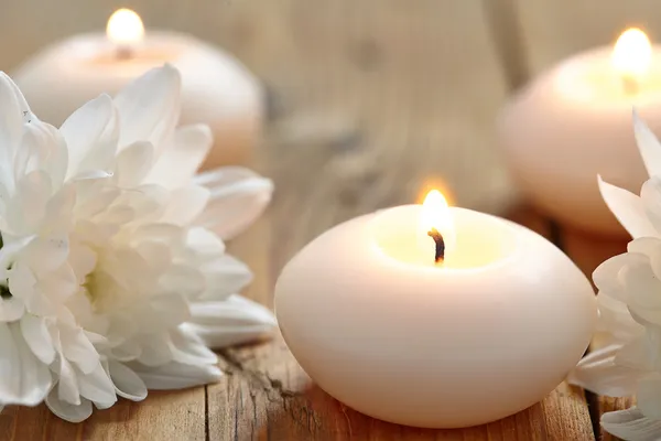 Candles and flowers — Stock Photo, Image