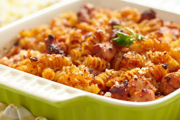 Baked macaroni, chicken, cheese and tomato sauce — Stock Photo, Image