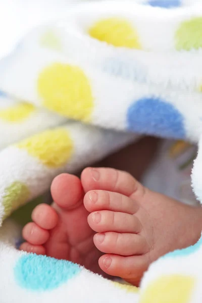 Baby foot in blanket — Stock Photo, Image