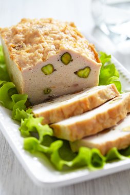 Antep fıstığı ile tavuk güveç