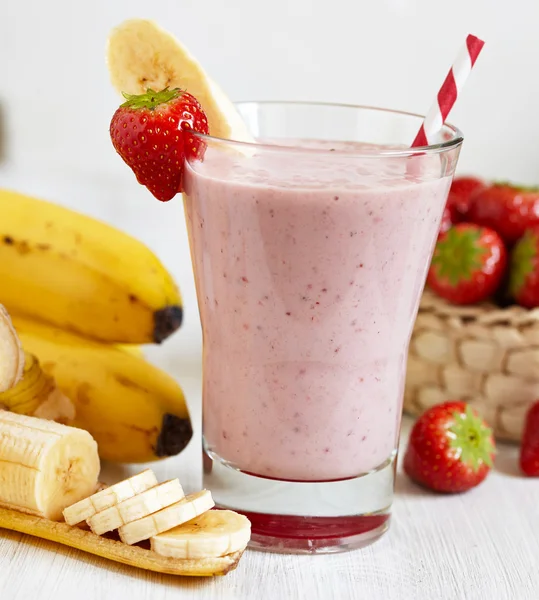 Batido de plátano fresa — Foto de Stock