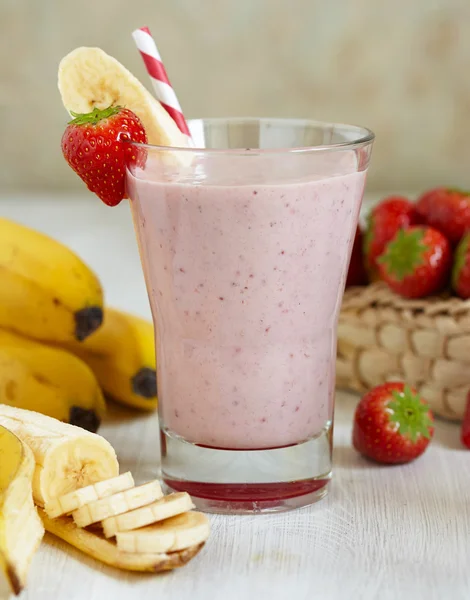çilek muz smoothie