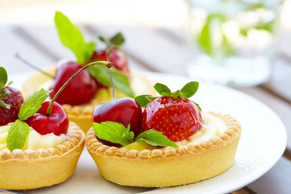 Frische Beerenkuchen — Stockfoto