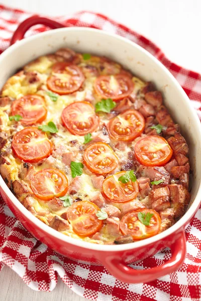 Omelete com tomate e salsicha — Fotografia de Stock