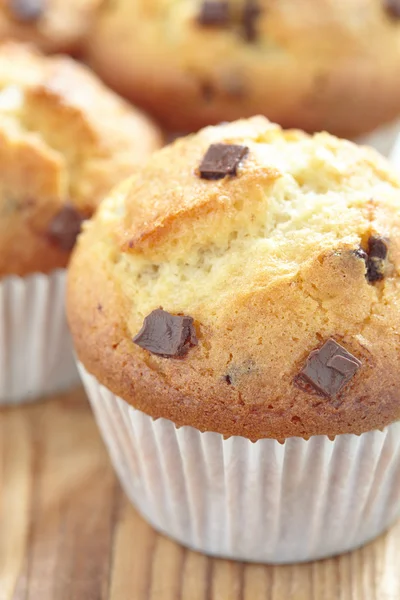 Muffin alla vaniglia con gocce di cioccolato — Foto Stock