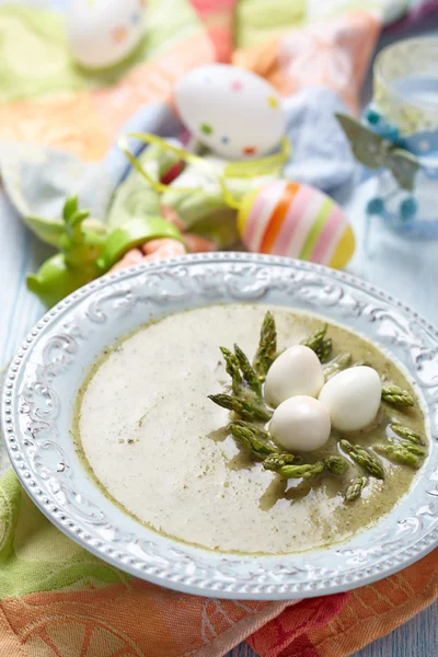 Spring green broccoli soup with asparagus nest — Stock Photo, Image