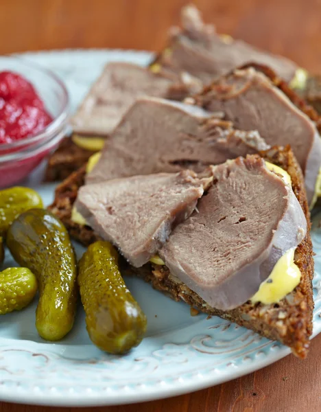 Sandwiches con lengua de cerdo — Foto de Stock