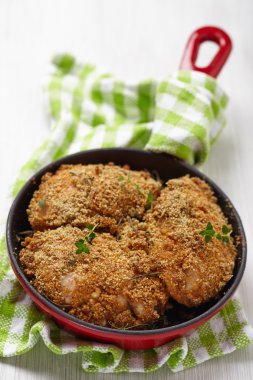 kızarmış tavuk budu