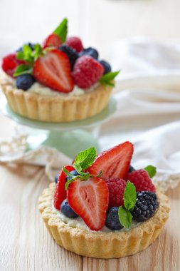 taze berry tart