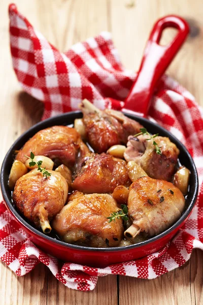 Pollo arrosto con aglio — Foto Stock