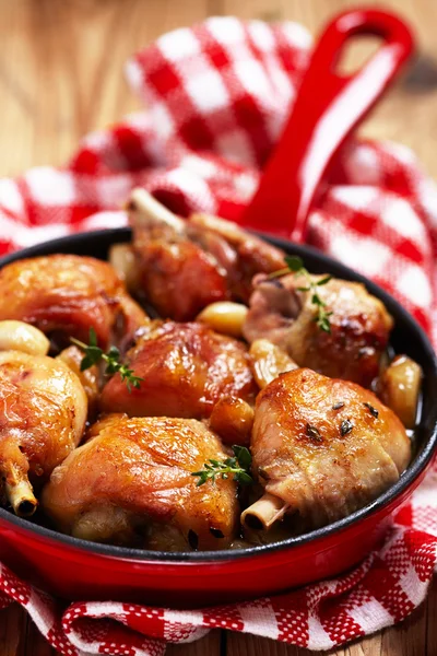 Pollo arrosto con aglio — Foto Stock