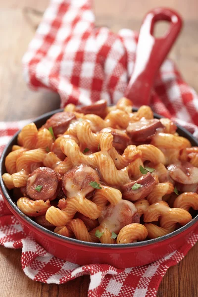 Pasta med rökt korv — Stockfoto