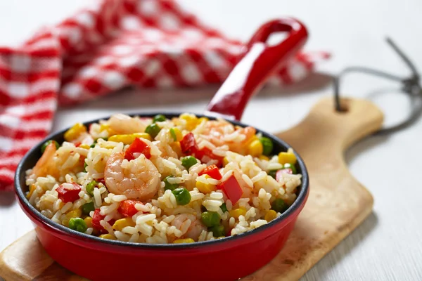 Arroz con verduras y gambas —  Fotos de Stock