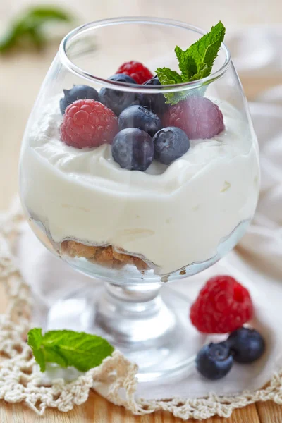 Berry trifle — Stock Photo, Image