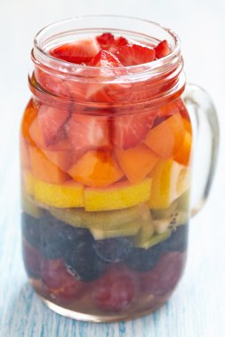 Gökkuşağı sangria