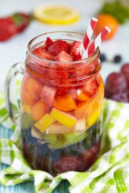 Gökkuşağı sangria