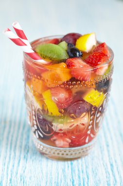 Gökkuşağı sangria