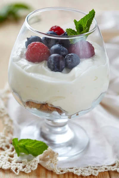 Berry trifle — Stock Photo, Image