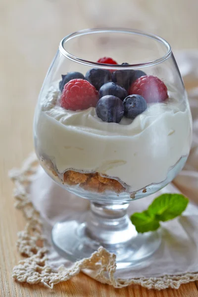 Berry trifle — Stock Photo, Image